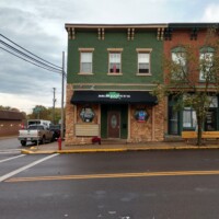 Shed Style with Graphic on deck